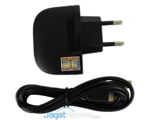 Review SPC S12 Razor: Smartphone Android KitKat 3G Murah dengan Layar IPS 6 Charger dan kabel USB