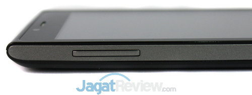 Review SPC S12 Razor: Smartphone Android KitKat 3G Murah dengan Layar IPS 16 Sementara di sebelah kiri ada tombol pengaturan volume