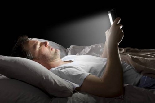 Membaca Ebook di Malam Hari Ganggu Kualitas Tidur 1 ebook 2