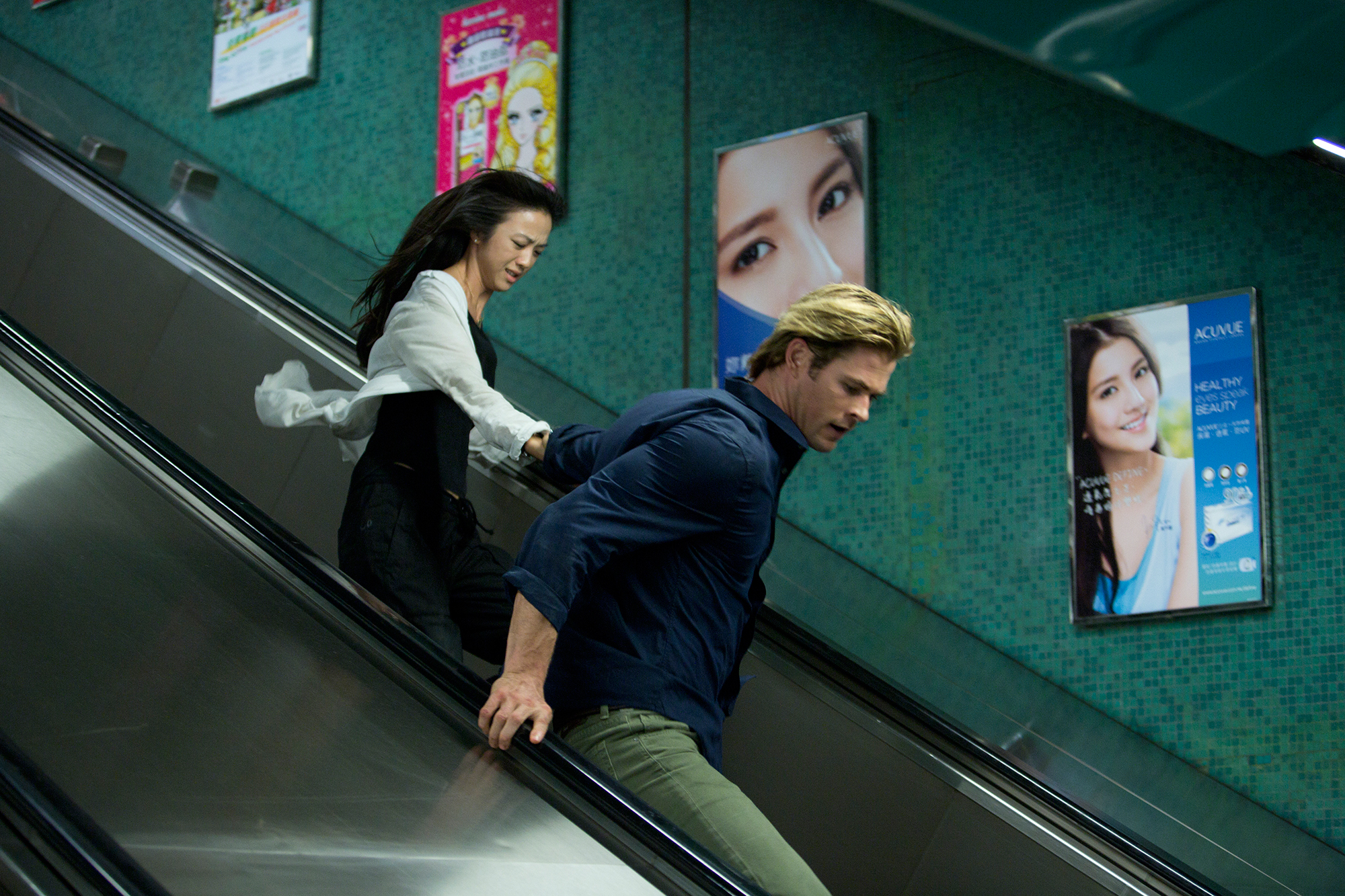 Review Film Black Hat: Mengejar Hacker Internasional Hingga ke Jakarta 2 41