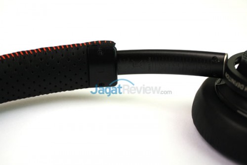 Review Philips Fidelio M1MK2: Ajang Pembuktian Diri 3 Penyangga headband terbuat dari besi untuk menjamin keamanan