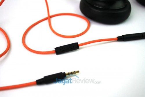 Microphone mampu digunakan untuk menjawab panggilan telepon di smartphone Android 