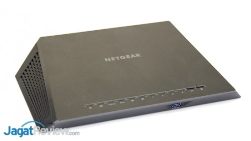 Review NetGear AC1900 Nighthawk: Router Kaya Fitur dengan Bentuk Menarik 6 NetGear R7000 - 06