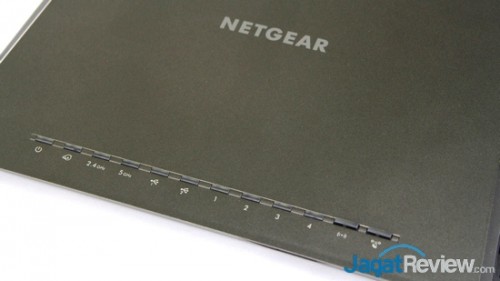 Review NetGear AC1900 Nighthawk: Router Kaya Fitur dengan Bentuk Menarik 9 NetGear R7000 - 07