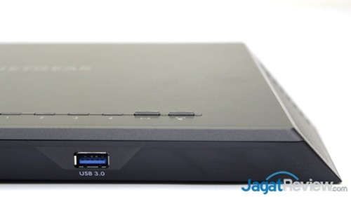 Review NetGear AC1900 Nighthawk: Router Kaya Fitur dengan Bentuk Menarik 8 NetGear R7000 - 08