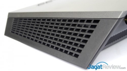 Review NetGear AC1900 Nighthawk: Router Kaya Fitur dengan Bentuk Menarik 10 NetGear R7000 - 09