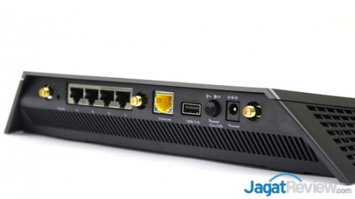 Review NetGear AC1900 Nighthawk: Router Kaya Fitur dengan Bentuk Menarik 7 NetGear R7000 - 10