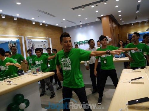 Oppo Store Mall Taman Anggrek Resmi Dibuka 5 Oppo Store Mall Taman Anggrek (10)