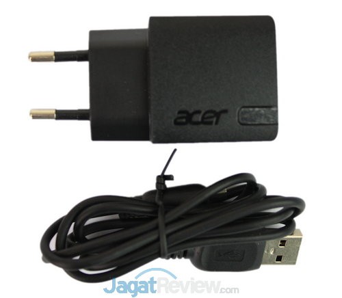 Charger dan kabel USB