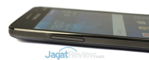 Sebelah kiri ada tombol pengaturan volume