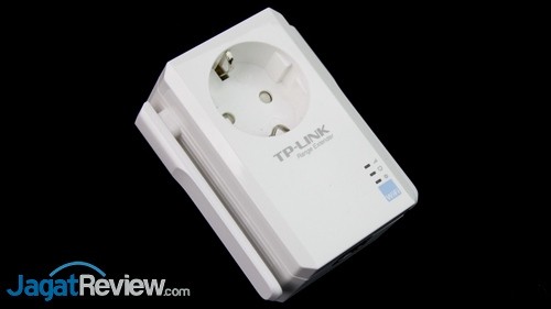 Hands-On Review TP-Link TL-WA860RE: Range Extender Plus Stop Kontak 6 TP-Link TL-WA860RE - 03