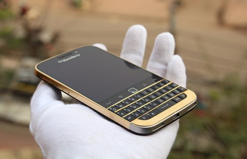 BlackBerry Classic Makin ‘Klasik’ Dengan Balutan Emas 1 gsmarena_001