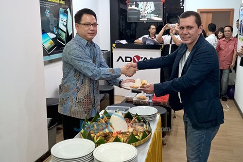 Advan Buka Experience Store Ke-17 2 Advan 17th Experience Zone - Potong Tumpeng