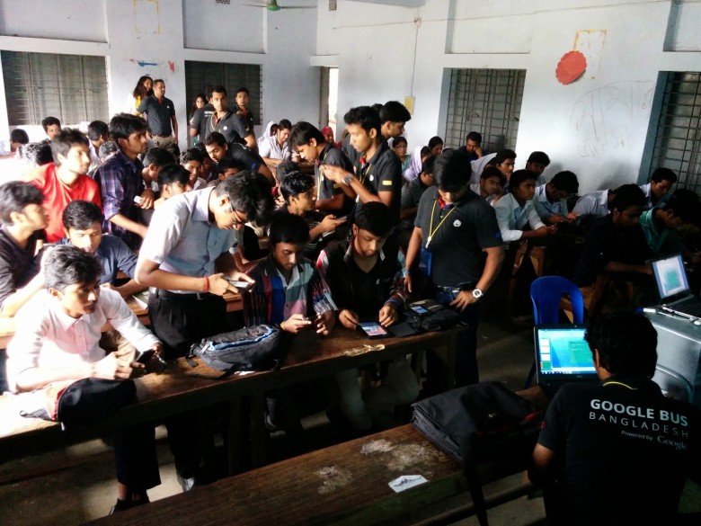 Google Luncurkan Bis Tur untuk Promosikan Android One dan Sebarkan Internet 1 Bangladesh Bus
