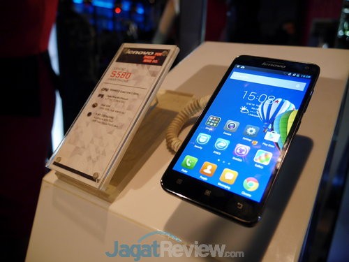 Launching Lenovo S580 (1)
