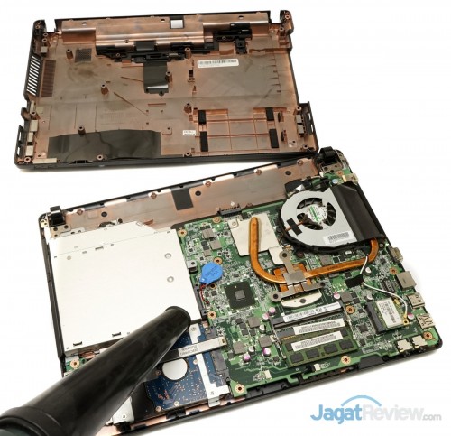 Membersihkan Notebook 12