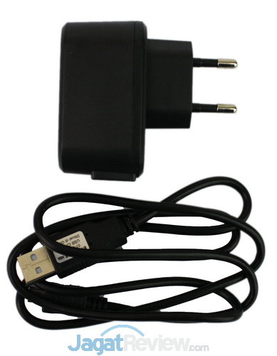 Review Evercoss Elevate Y2: Smartphone Android Octa-Core Lokal Dua Jutaan 6 Charger dan kabel USB