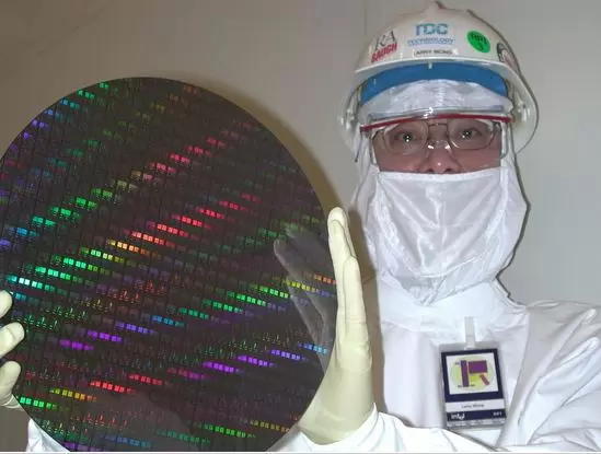 Intel Janjikan Proses Fabrikasi 10nm di Awal 2017 39 Wafer