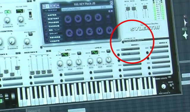 DJ Avicii Tertangkap Kamera Gunakan Software Bajakan 1 avicii teamvtx