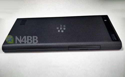 BlackBerry Pamerkan Penerus Z3 di MWC 2015? 3 blackberry-leap-1