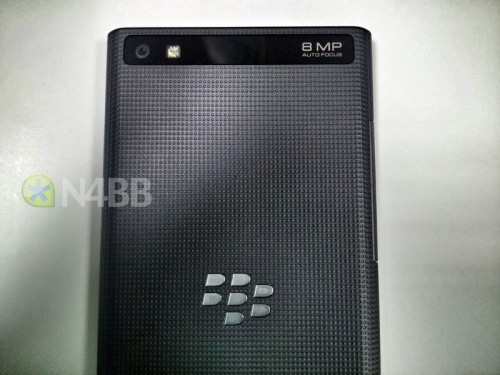 BlackBerry Pamerkan Penerus Z3 di MWC 2015? 2 blackberry-leap-3