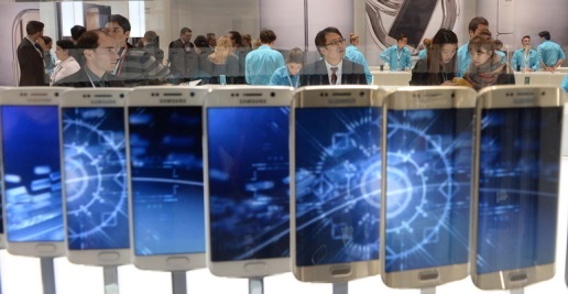 Display Dual-Edge akan Hadir di Samsung Galaxy Note Baru 4 20150303001647 0
