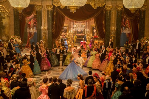 Weekend Box Office: Cinderella Raih Posisi Puncak 1 CINDERELLA