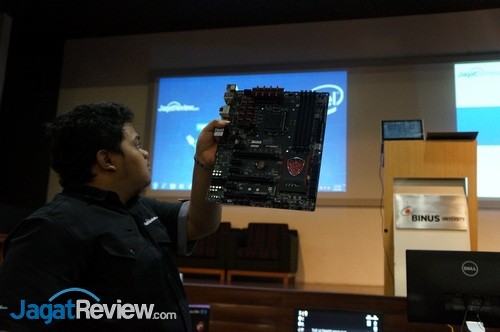 Rangkaian Teknologi Terbaru Diperkenalkan di Techno Update Univ. Bina Nusantara 4 DSC00489