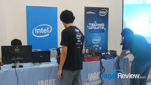 Techno Update 2015 Hadir di Universitas Tarumanegara! 2 Richard dan Alva mempersiapkan materi Techno Update