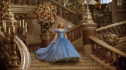 Review Film Cinderella (2015): Klasik, Penuh Nostalgia dengan Visual Memanjakan 5 New-official-stills-cinderella-2015-37992763-800-450