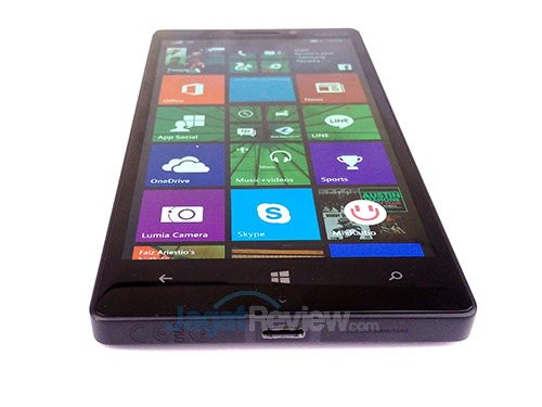 Review Nokia Lumia 930: Windows Phone 8.1 Kencang (Lagi-lagi) dengan Kamera Terbaik 9 Nokia Lumia 930 - Sisi Bawah