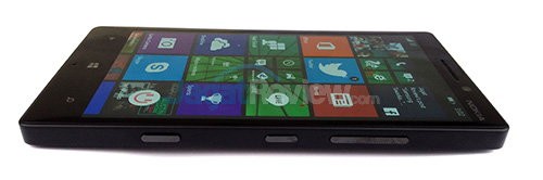 Review Nokia Lumia 930: Windows Phone 8.1 Kencang (Lagi-lagi) dengan Kamera Terbaik 8 Nokia Lumia 930 - Sisi Kanan