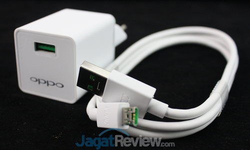 Charger dan kabel USB