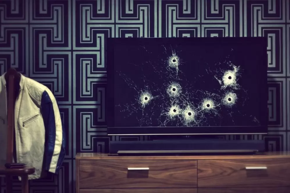 Kesal, Seorang Ibu Menembak TV 4K 50 Inci Miliknya 9 TV 1