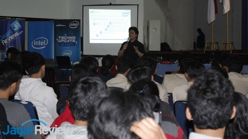 Demo Teknologi Terbaru di Techno Update Univ. Budi Luhur 30 Techno Update Univ. Budi Luhur 11
