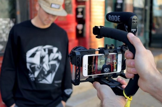 Beastgrip Pro, Ubah Smartphone Jadi Kamera Interchangeable Profesional 16 beastgrip pro 1 640x426 c