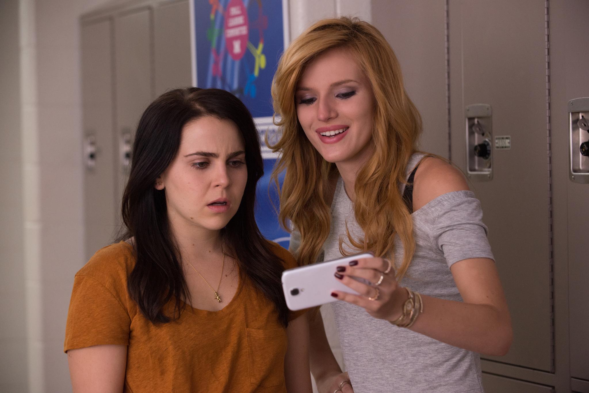 Review Film 'The Duff': Komedi Romansa Tentang Remaja dan Sosial Media 4 4