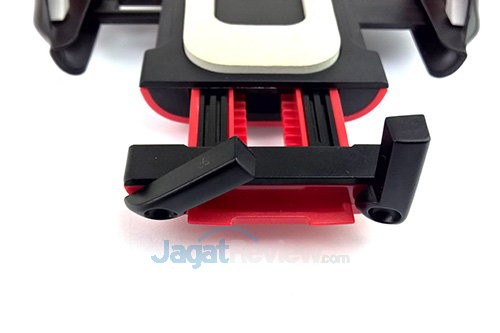 Review Capdase Flexi: Phone Holder Besar, Kokoh, dan Sporty 5 Capdase Flexi - Bukaan Bawah
