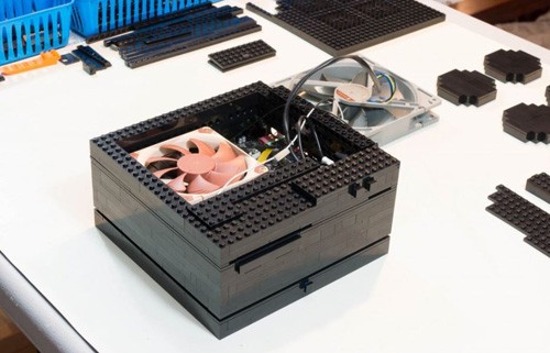 Bukan Mainan, Lego Raksasa Ini Adalah Sebuah PC 2 Lego-22