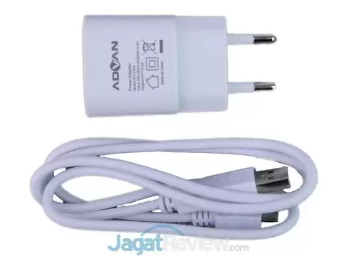 Review Advan Barca Tab: Tablet Android Octa-Core untuk Fans FC Barcelona 6 Charger dan kabel USB