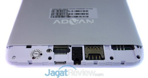 Review Advan Barca Tab: Tablet Android Octa-Core untuk Fans FC Barcelona 16 Cover bagian belakang bawah dibuka, Anda akan menemukan slot SIM-crad dan slot microSD