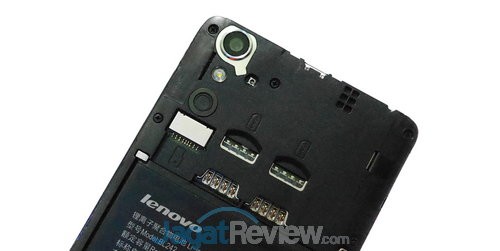 Cover belakang dibuka, Anda akan menemukan slot dual-SIM dan slot microSD