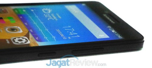 Sisi sebelah kanan berisi tombol power sekaligus lock/unlock dan tombol pengaturan volume