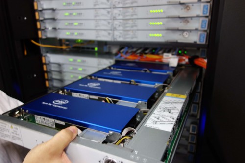 China Termotivasi Garap Prosesor Lebih Baik dari Xeon 2 Intel Xeon Phi