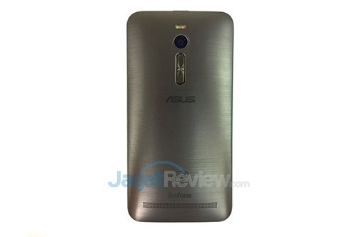 Review ZenFone 2 ZE551ML: Smartphone Android Lollipop Intel Moorefield Kencang RAM Lega 2 ASUS Zenfone 2 - Belakang