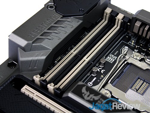Preview: Unboxing ASUS Sabertooth X99 12 ASUS_Sabertooth_X99_3
