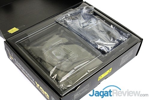 Preview: Unboxing ASUS Sabertooth X99 1 ASUS_Sabertooth_X99_5