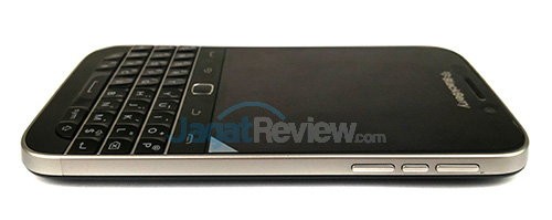 Review Blackberry Classic: Smartphone Blackberry Onyx dengan BB OS 10 12 Blackberry Classic - Bagian Kanan