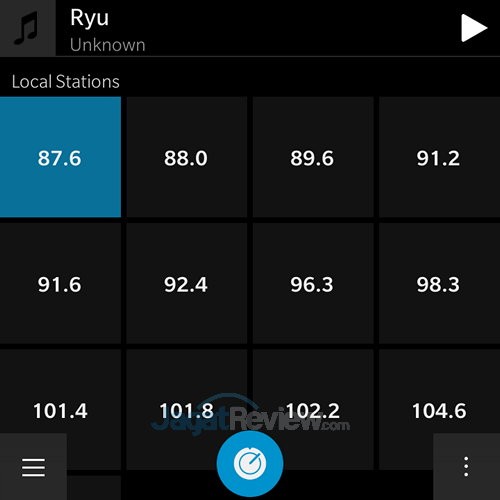 Review Blackberry Classic: Smartphone Blackberry Onyx dengan BB OS 10 7 Blackberry Classic - FM Radio