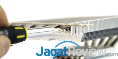 Preview HSF Low-Profile ID-Cooling IS-50 7 Setelah itu kami membuka extender yang menjadi dudukan FAN ke HSF seperti pada gambar
